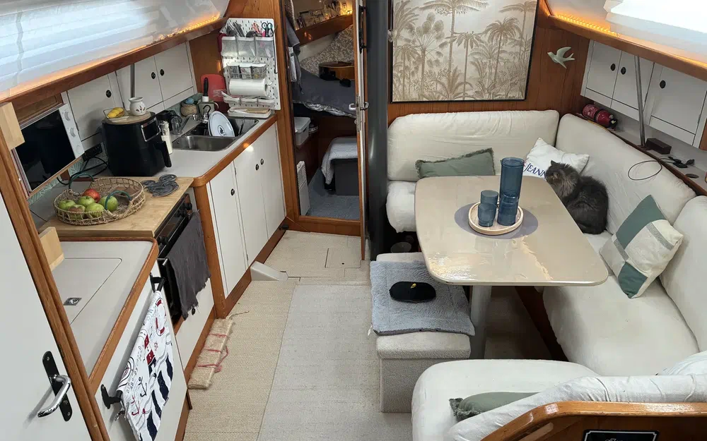 slider 19 Jeanneau Sun Odyssey 37.1