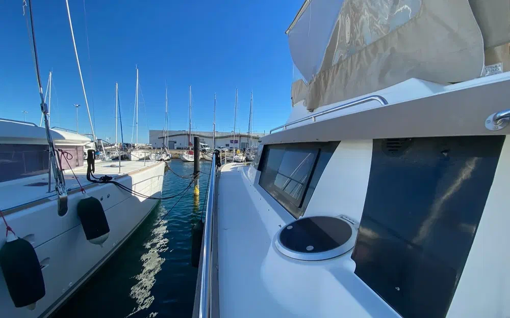 slider 17 Fountaine Pajot Cumberland 44