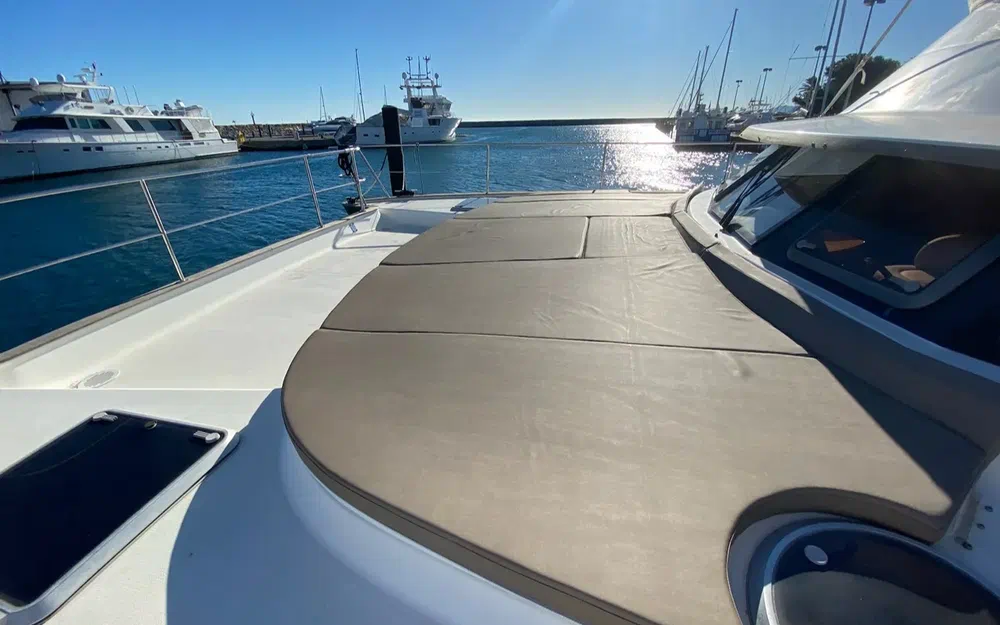 slider 19 Fountaine Pajot Cumberland 44