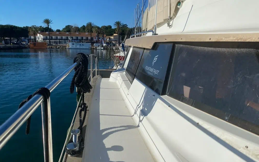 slider 22 Fountaine Pajot Cumberland 44
