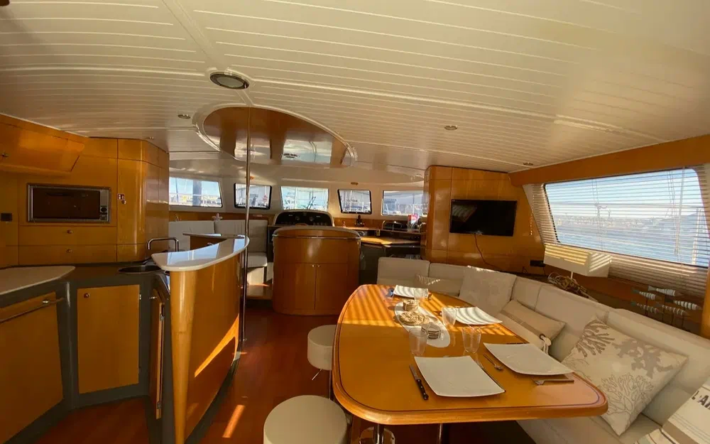 slider 24 Fountaine Pajot Cumberland 44