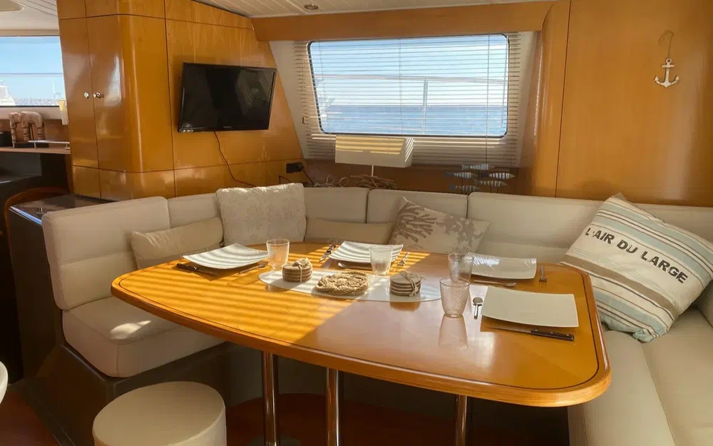 slider 26 Fountaine Pajot Cumberland 44