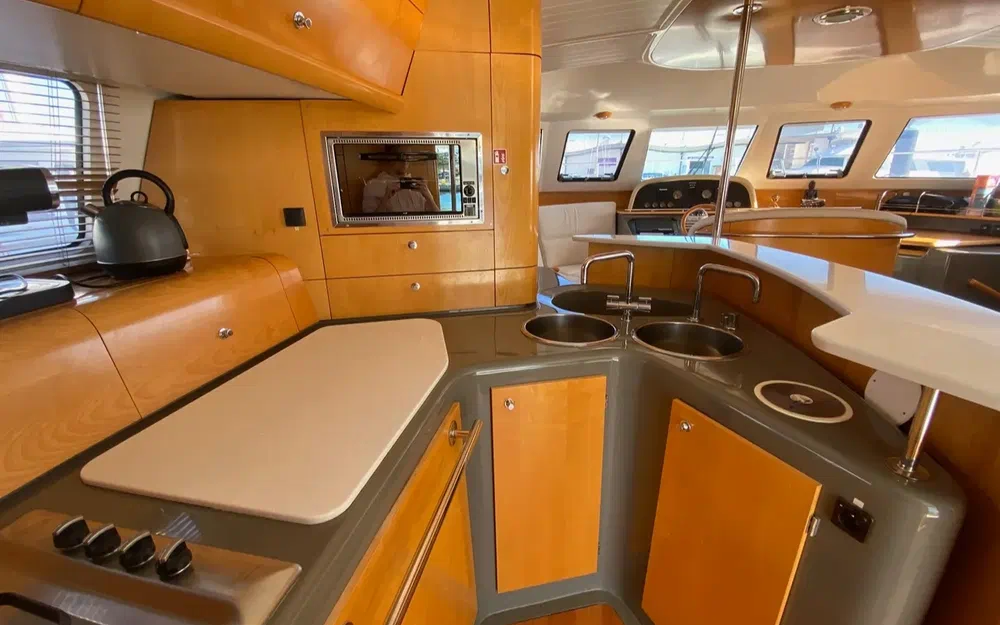 slider 27 Fountaine Pajot Cumberland 44