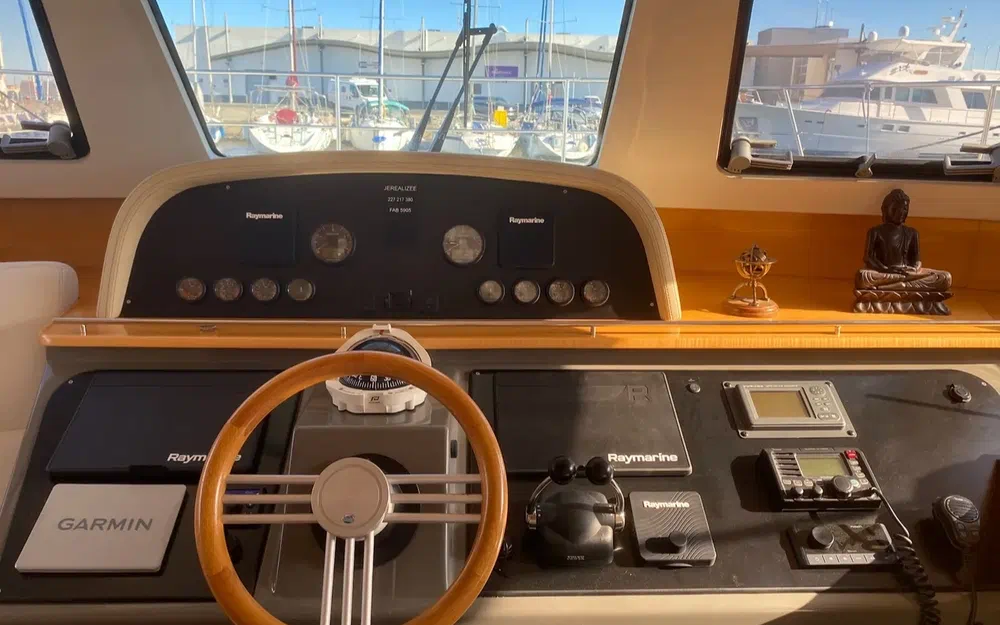 slider 33 Fountaine Pajot Cumberland 44