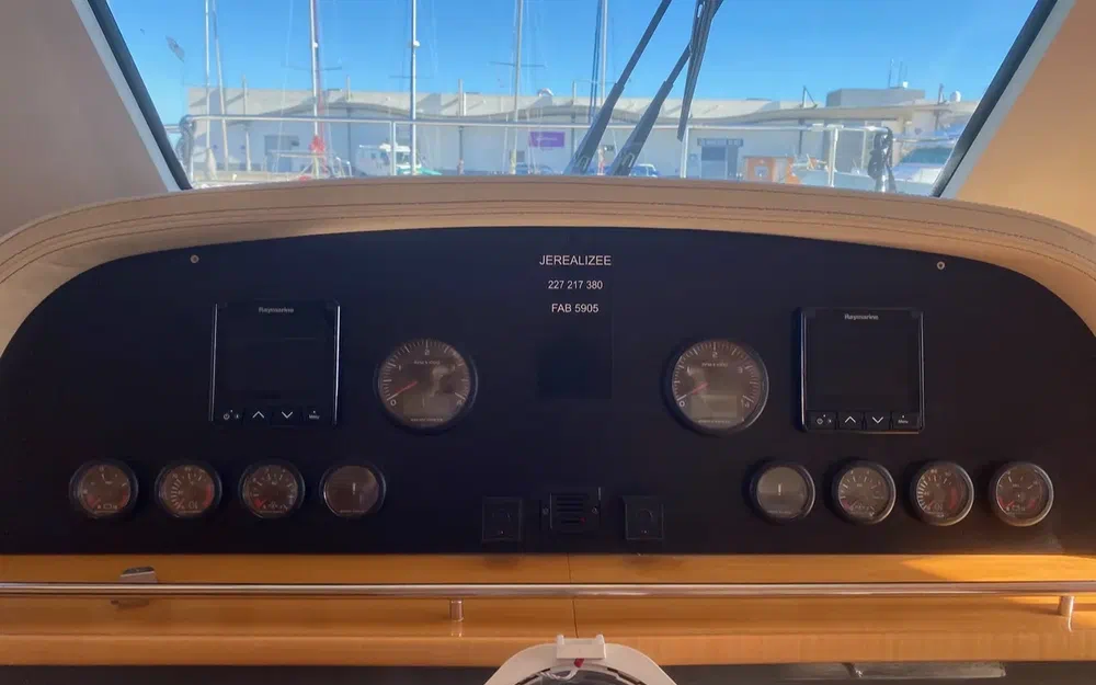 slider 34 Fountaine Pajot Cumberland 44