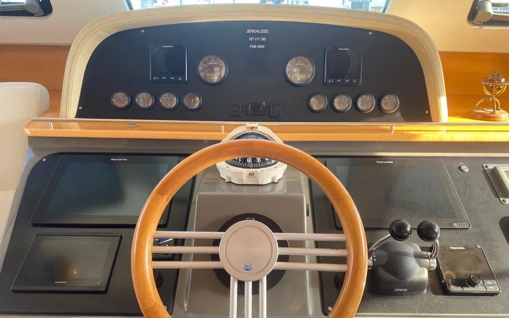 slider 35 Fountaine Pajot Cumberland 44