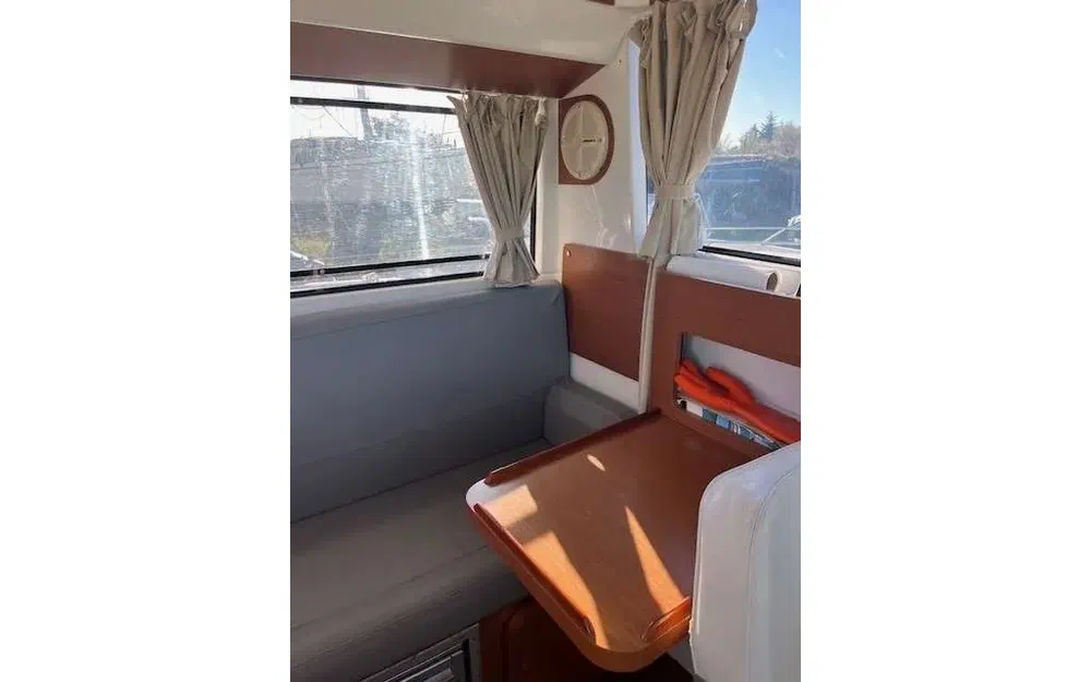 slider 5 Beneteau Barracuda 9 Fly