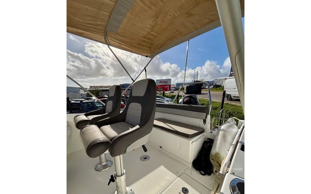 slider 4 Jeanneau Cap Camarat 6.5 CC