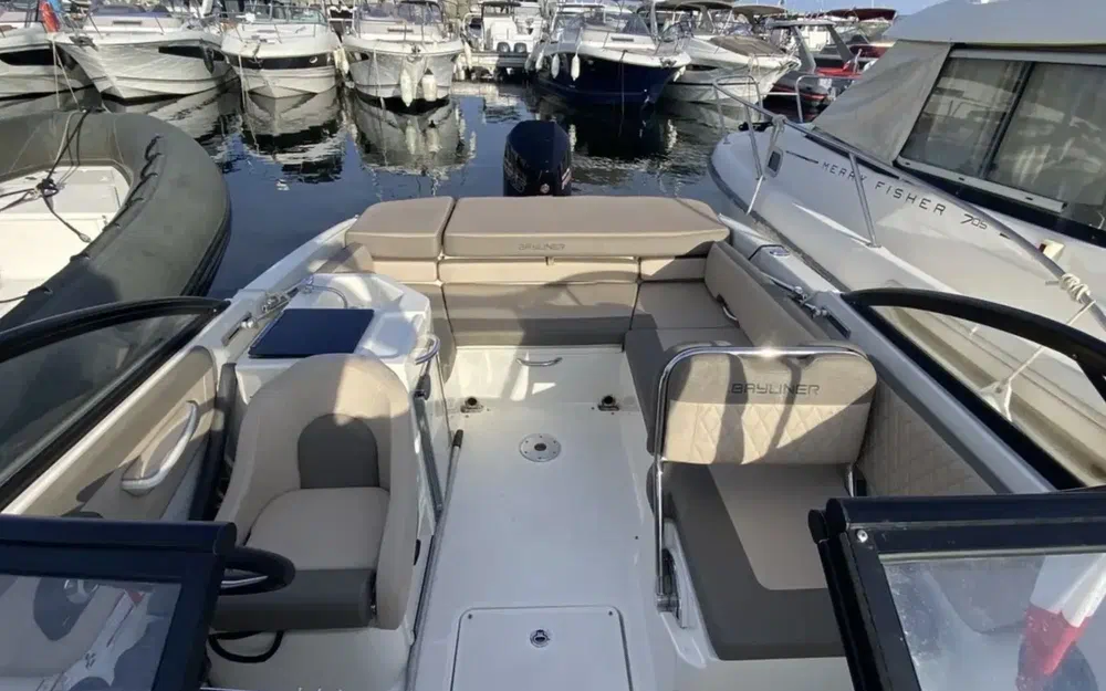 slider 5 Bayliner VR6 Cuddy