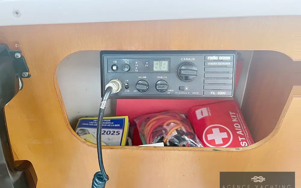 slider 21 Beneteau Antares 680