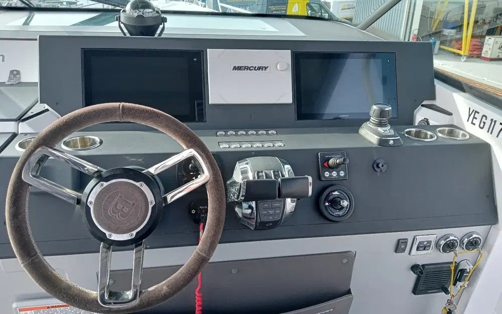 slider 2 Axopar 37 T Top