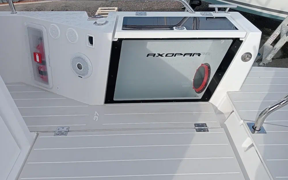 slider 3 Axopar 37 T Top