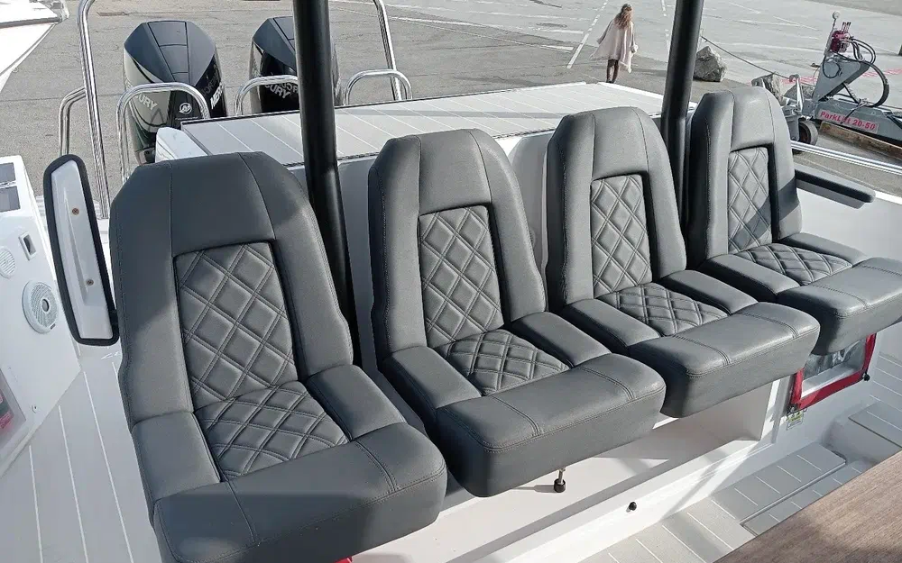 slider 4 Axopar 37 T Top