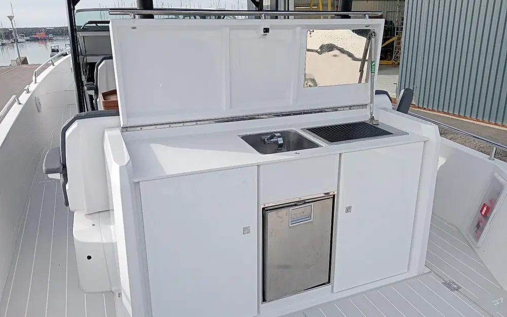 slider 5 Axopar 37 T Top