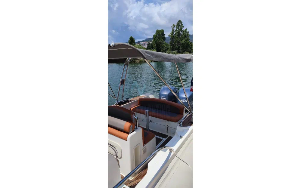 slider 7 Capelli Tempest 900