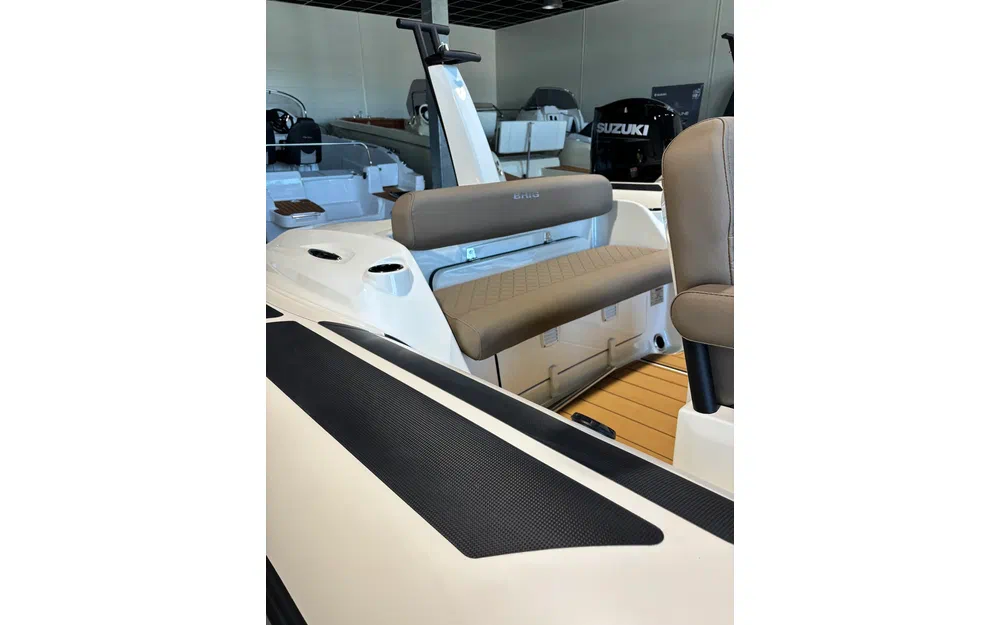 slider 3 Brig Eagle 6