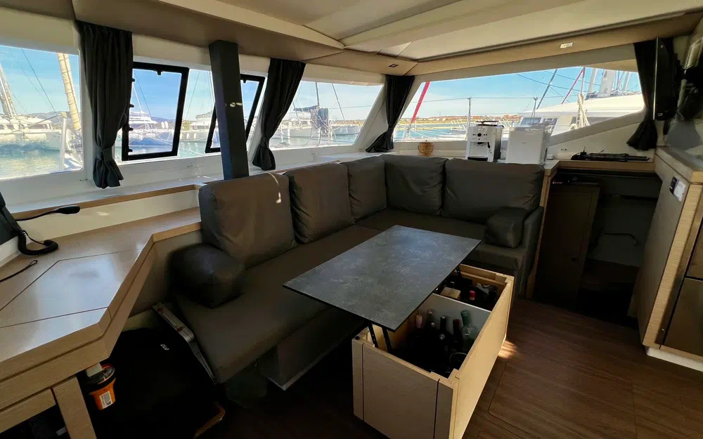 slider 4 Fountaine Pajot Lucia 40