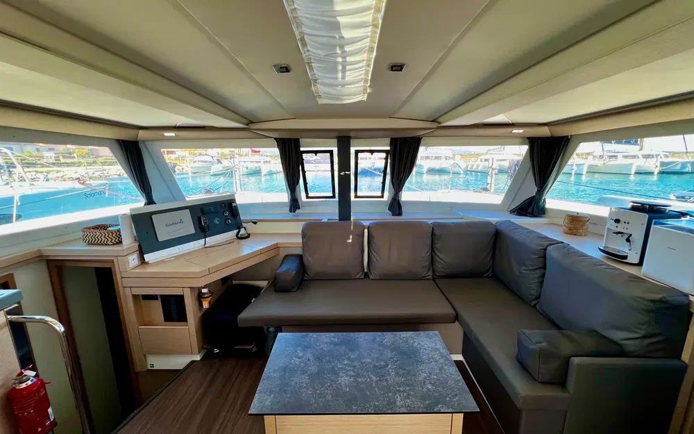 slider 3 Fountaine Pajot Lucia 40