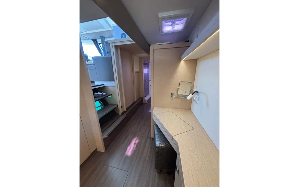 slider 8 Fountaine Pajot Lucia 40
