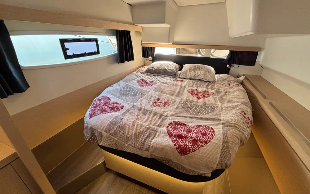 slider 9 Fountaine Pajot Lucia 40