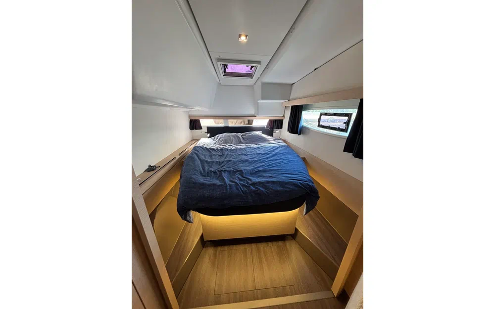 slider 12 Fountaine Pajot Lucia 40