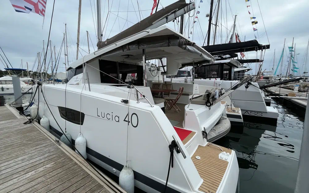 slider 2 Fountaine Pajot Lucia 40