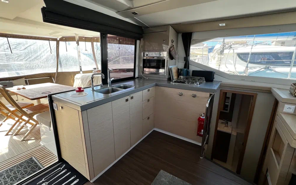 slider 2 Fountaine Pajot Lucia 40