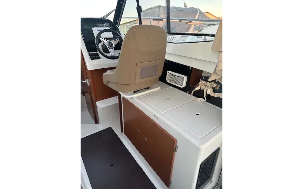 slider 10 Jeanneau Merry Fisher 695