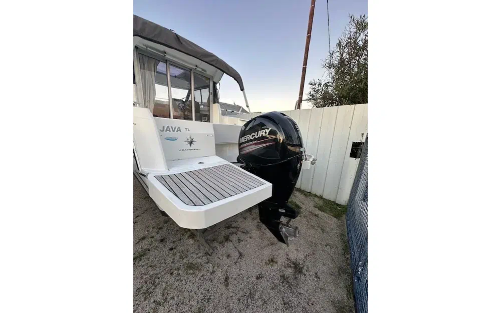 slider 2 Jeanneau Merry Fisher 695