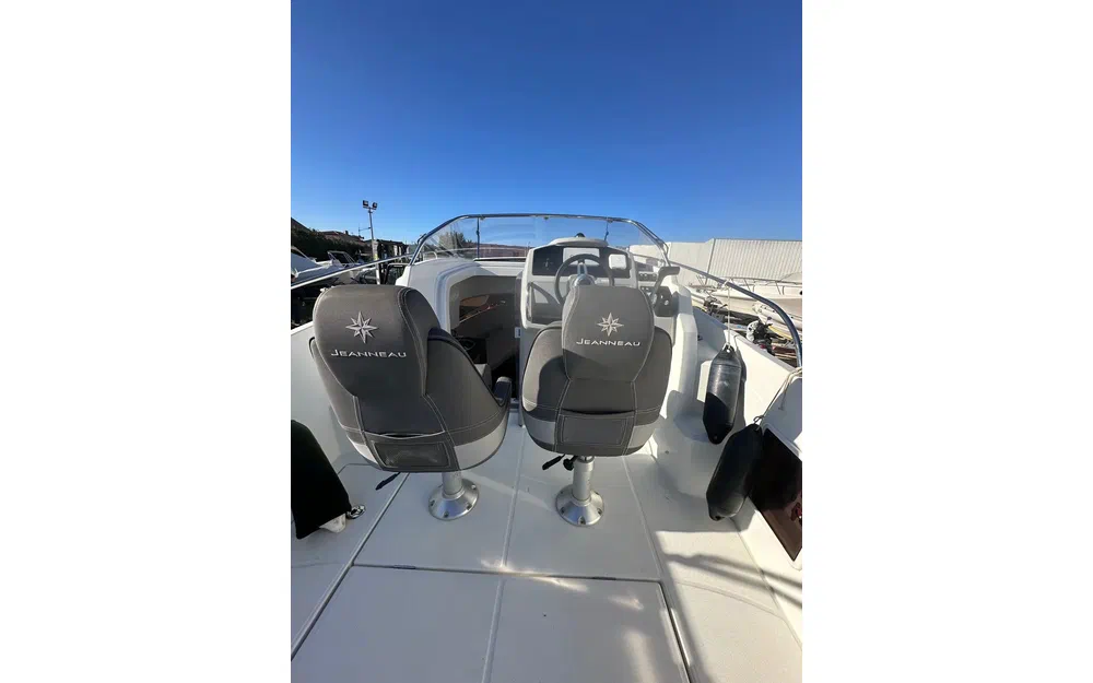 slider 4 Jeanneau CAP CAMARAT 7.5 WA S2