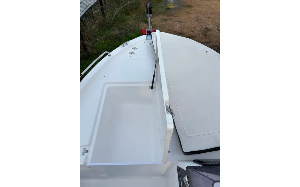 slider 4 B2 Marine CAP FERRET 135 FISHING