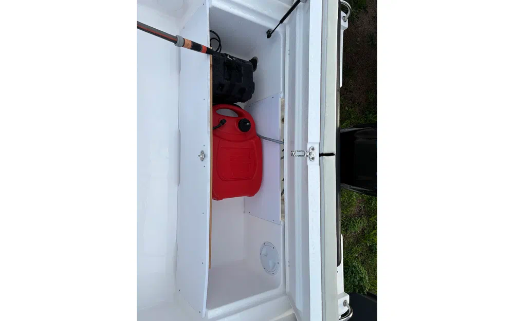 slider 5 B2 Marine CAP FERRET 135 FISHING