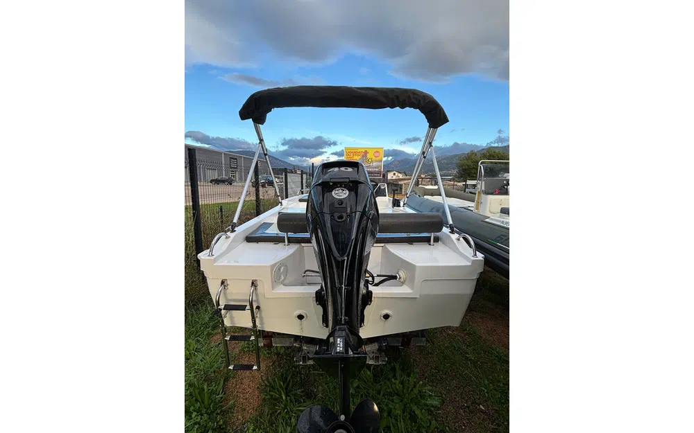 slider 1 B2 Marine CAP FERRET 135 FISHING