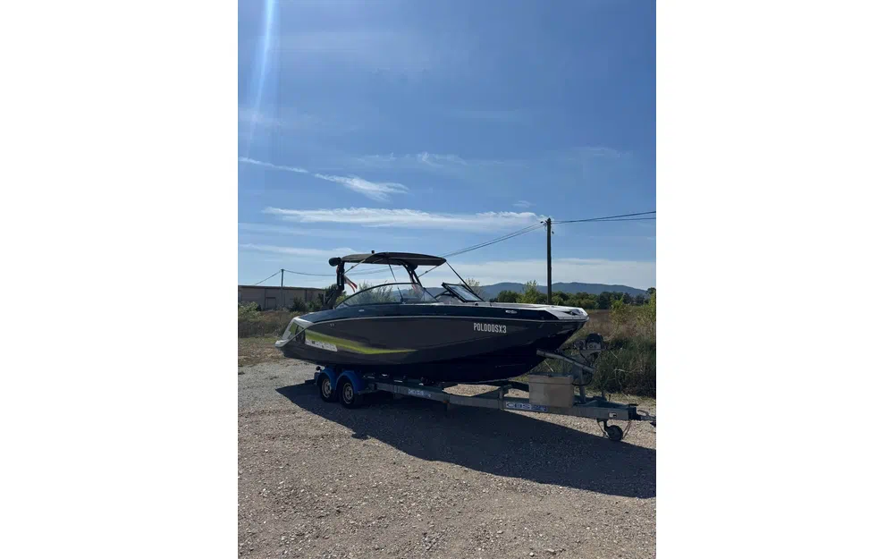 slider 0 Scarab Boats Wake 255