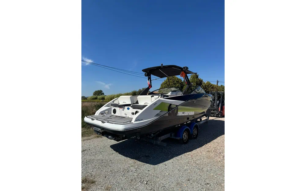 slider 1 Scarab Boats Wake 255