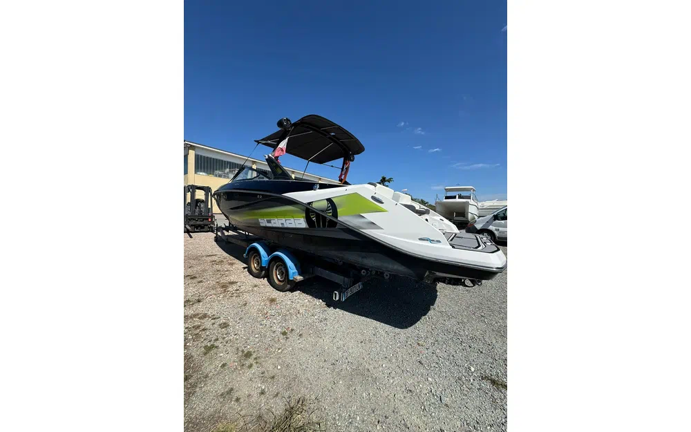 slider 2 Scarab Boats Wake 255