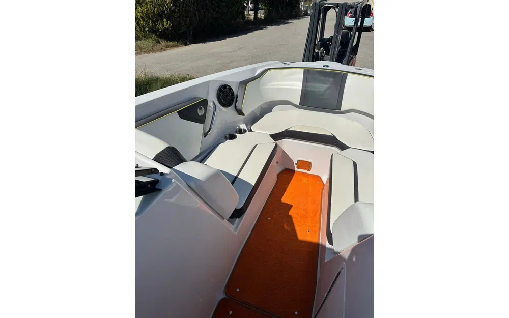 slider 8 Scarab Boats Wake 255