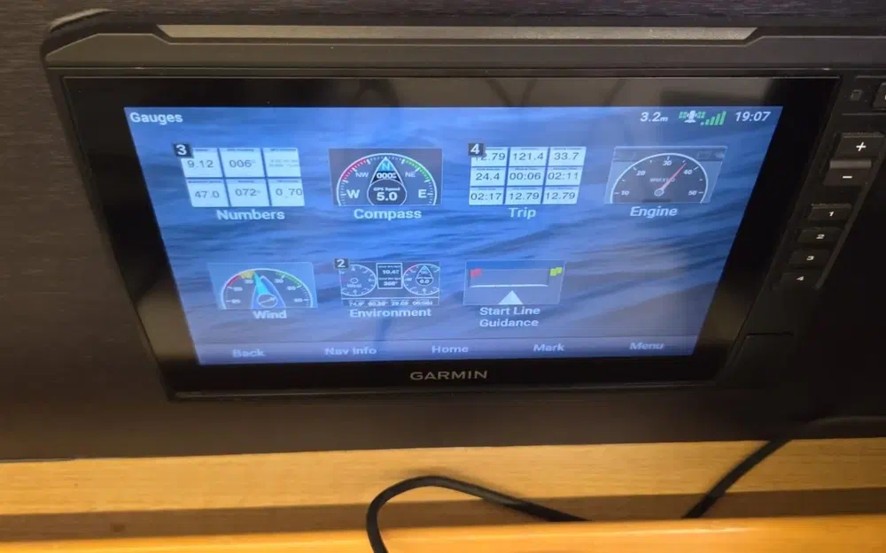 slider 27 Beneteau First 40