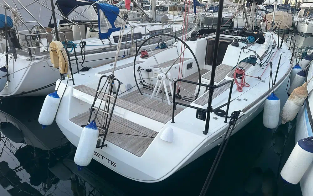 slider 6 Beneteau First 40