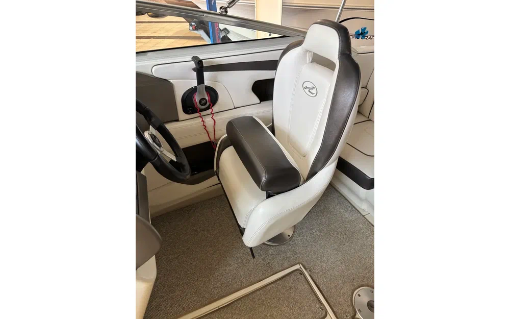 slider 12 Sea Ray 220 Sunsport