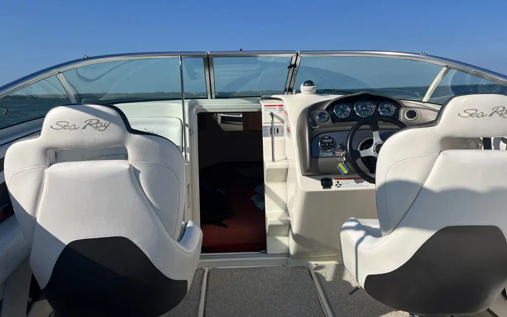 slider 0 Sea Ray 220 Sunsport