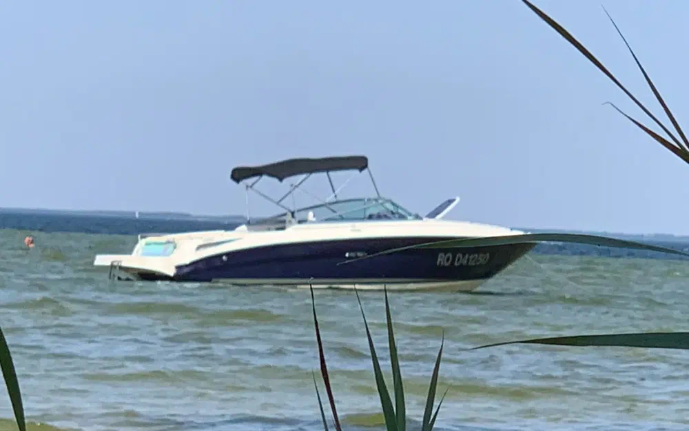 slider 2 Sea Ray 220 Sunsport