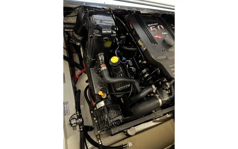 slider 4 Sea Ray 220 Sunsport