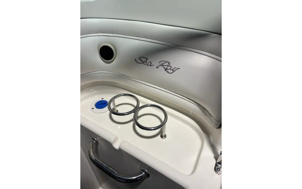 slider 7 Sea Ray 220 Sunsport