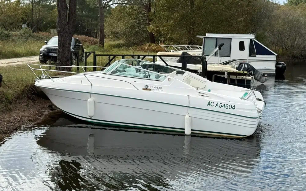 slider 1 Jeanneau Leader 705