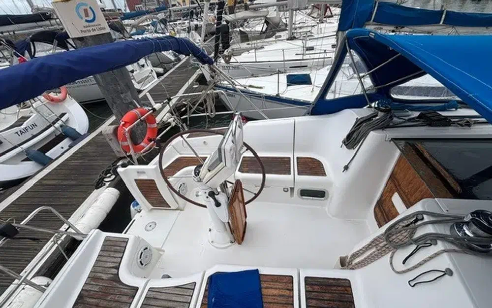 slider 9 Beneteau Oceanis 373