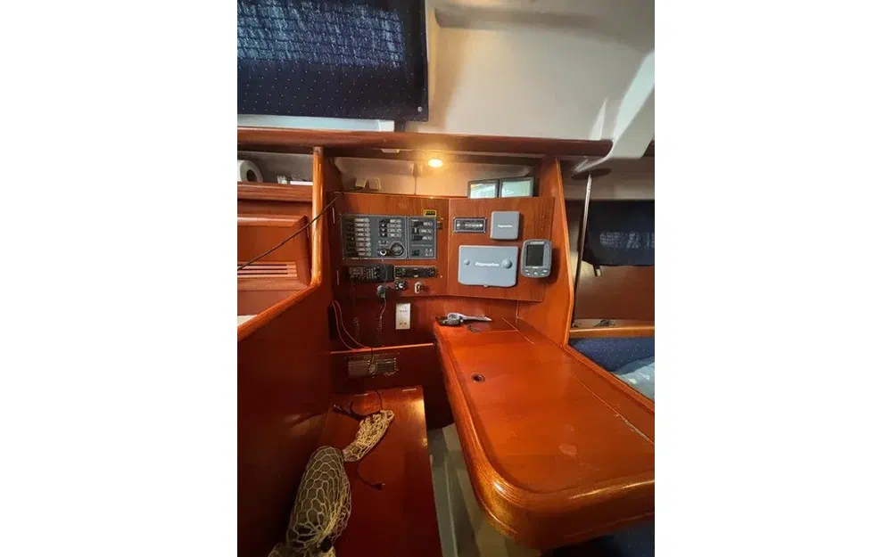 slider 16 Beneteau Oceanis 373