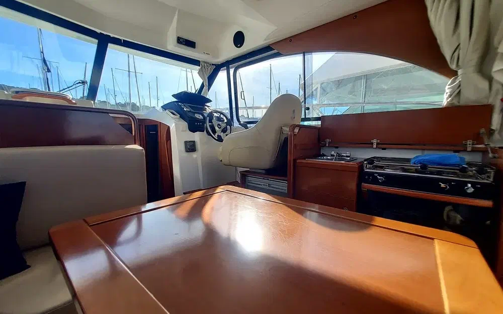 slider 9 Beneteau Antares 30 Fly
