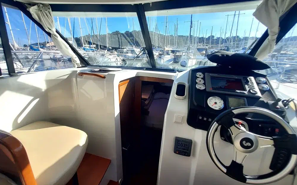 slider 10 Beneteau Antares 30 Fly
