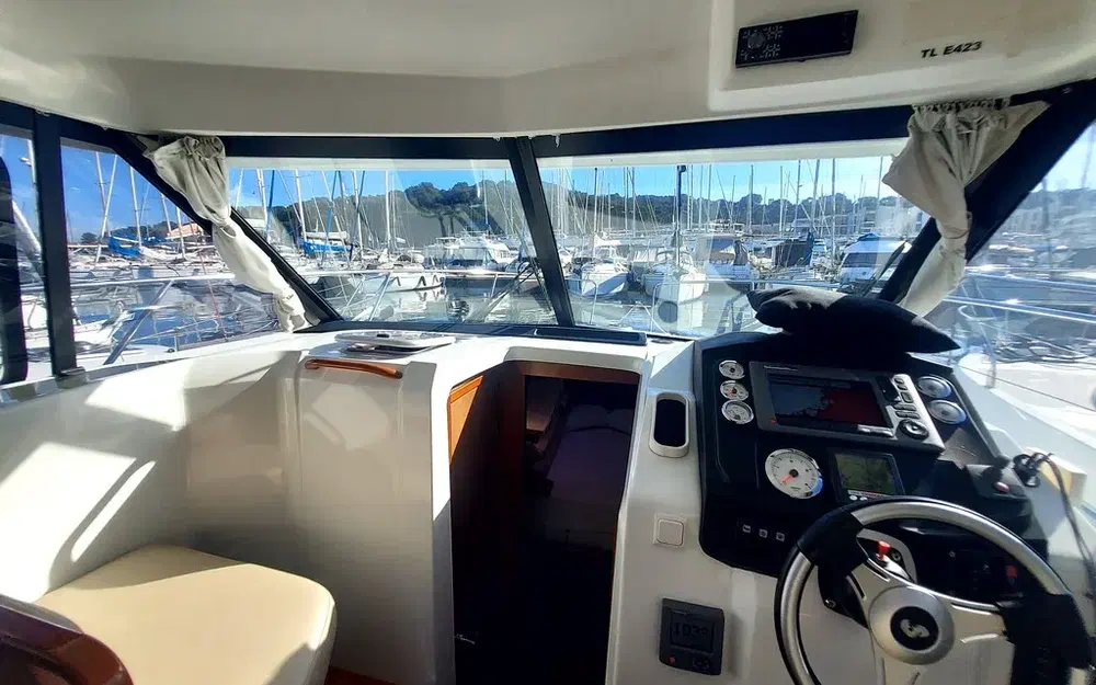 slider 11 Beneteau Antares 30 Fly